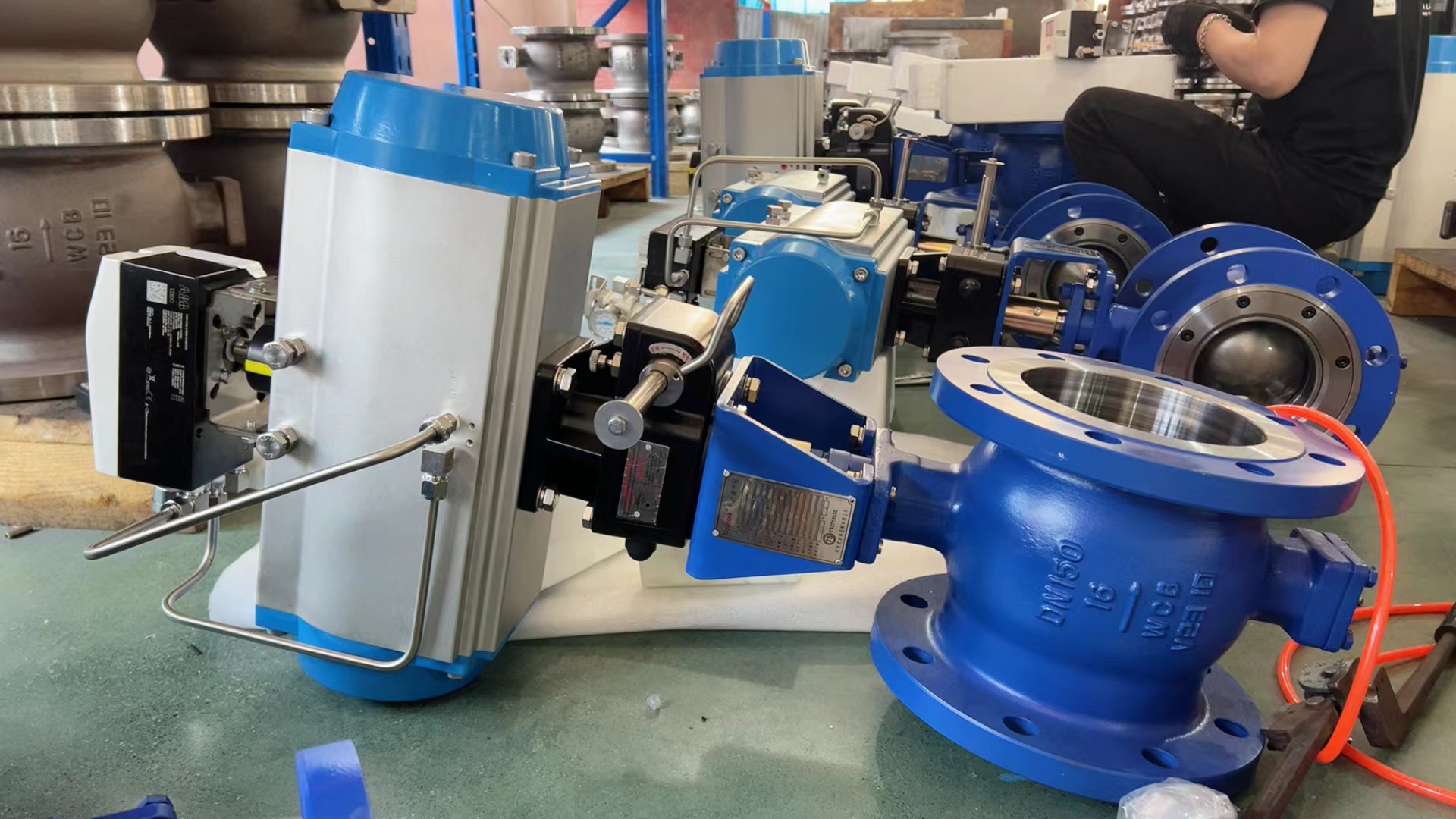 气动V型调节球阀